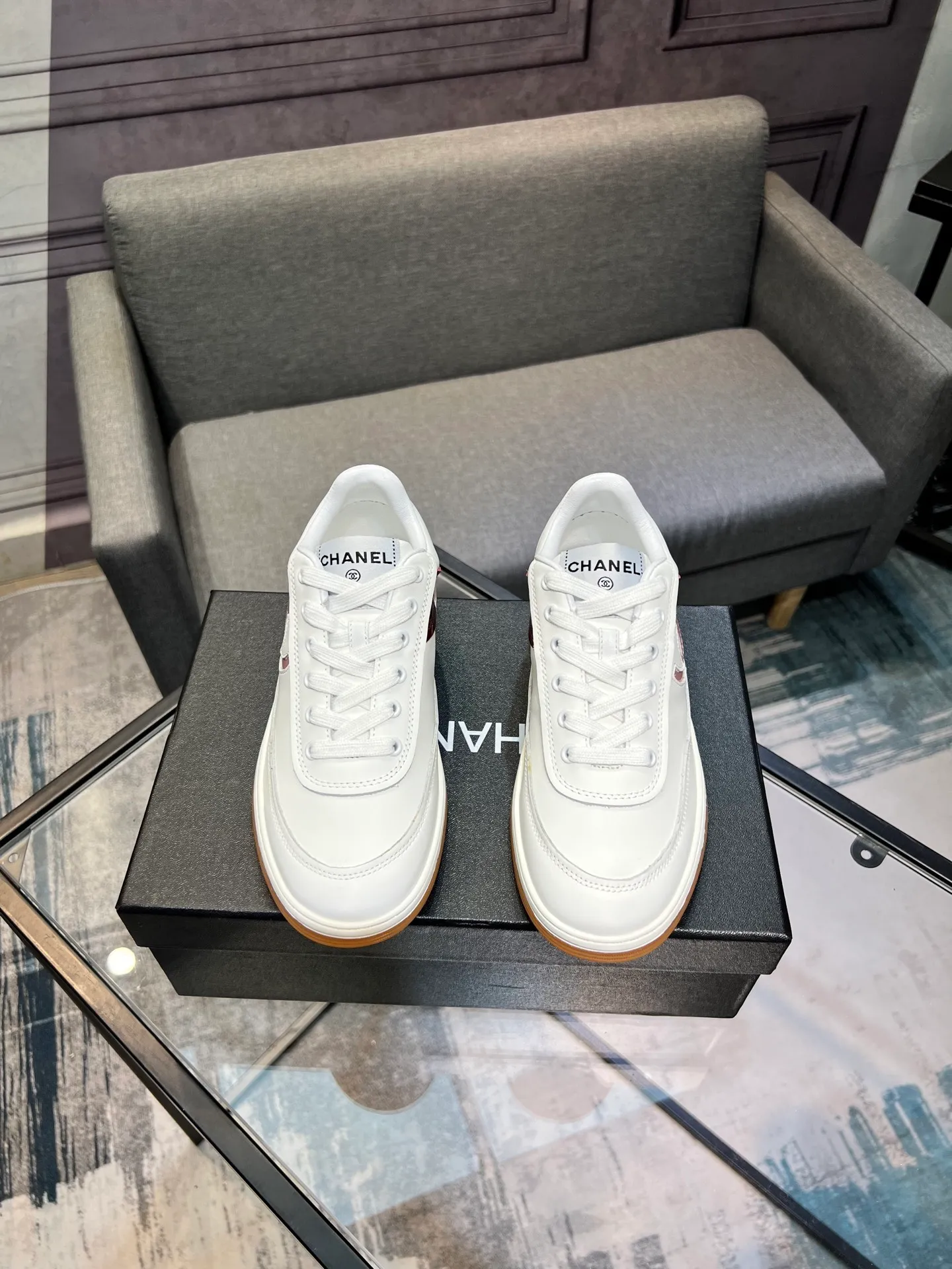 Men's men's shoes 💰620 Exclusive real shot (top version) CHANEL Chanel's new panda sneakers Panda shoes Chanel 2025ss color matching thick-soled casual sports shoes sneakers Counter synchronization The counter is very popular Very difficult to buy a shoe The most popular thick-soled panda shoes on the Internet It is obvious that Xiaoxiang control cannot miss it Simple and versatile white shoes that have both good looks and comfort Thick sole increases height, is super versatile and can be worn with eyes closed😍 Whoever wears it will look better. Upper: calfskin. Lining: imported sheepskin lining. Outsole: TPU original outsole. Size: 35-44 (41 for women, 40 for men, custom made).